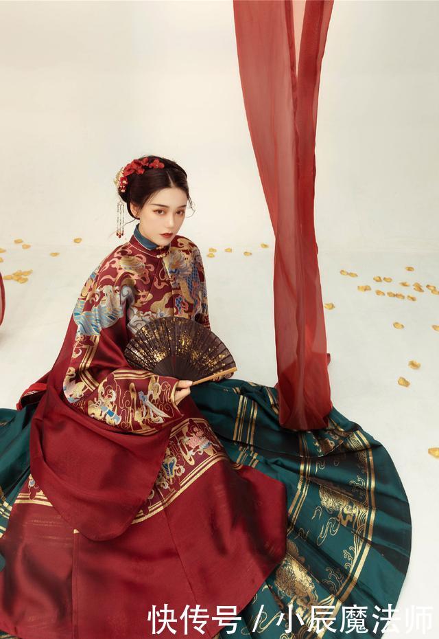  「汉服」那些配色超大胆的汉服，自古红蓝出CP，瞬间惊艳众人
