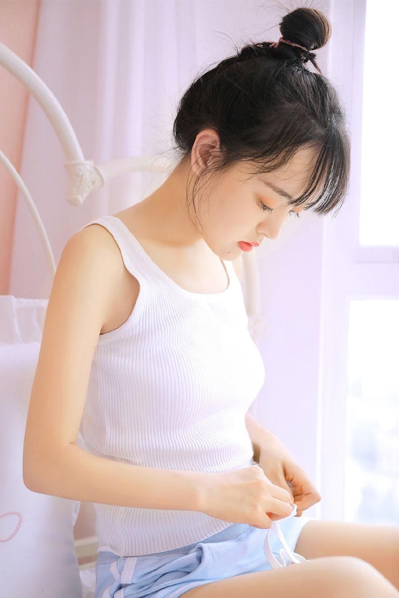 丰满美女尤物背心吊带性感长腿美女图片 第一辑