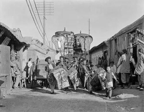 美国一位研究中国的学者，无意中在家里翻出来6000张中国老照片