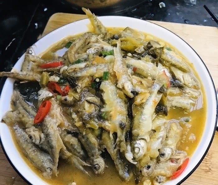 『名贵』瀑布溪流探钓,野钓名贵溪水石斑鱼,钓获60多条马口鱼和石斑鱼