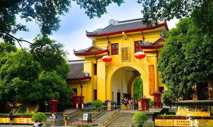 全国唯一一个坐落在5A景区，进门还要买门票的高校，这里风景独好