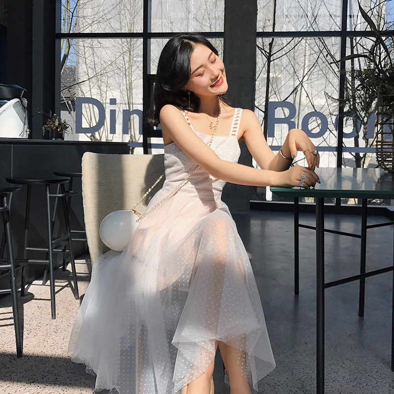 女人穿阔腿裤，不一定就好看，但像下面女人这样穿，美到骨子里