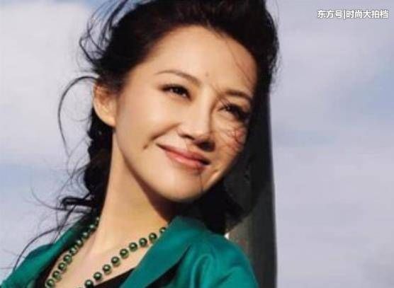 许晴这下消停了!一身“格格巫”黑裙遭吐槽，网友:老妖哪里跑?