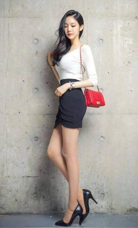 街拍:性感时尚的紧身包臀裙,秀出不一样的曲线美