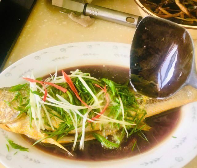 『蒸鱼豉油』清蒸黄花鱼,鲜美少刺,老少皆宜