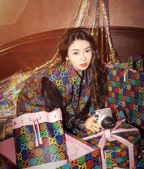  高调@程晓玥穿一身名牌凹造型，换了发型气质都变得不一样，美得太高调