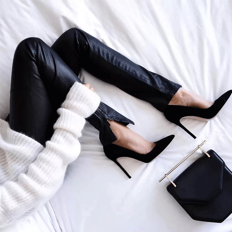 被称为裙界小黑裙的“细跟高跟鞋”，上脚十分漂亮显高挑，超迷人