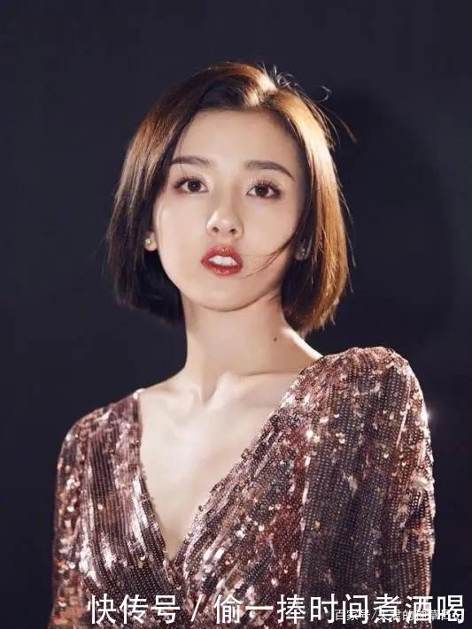 『女性为』上了年纪的女人,少留这4种“发型”,不仅显脸大,而且很显老