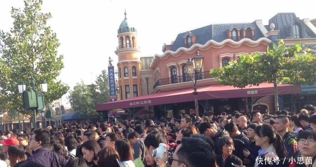 ?迪士尼鸡腿提价到80元一只, 限购还被哄抢! 游客: 只吃得起这个