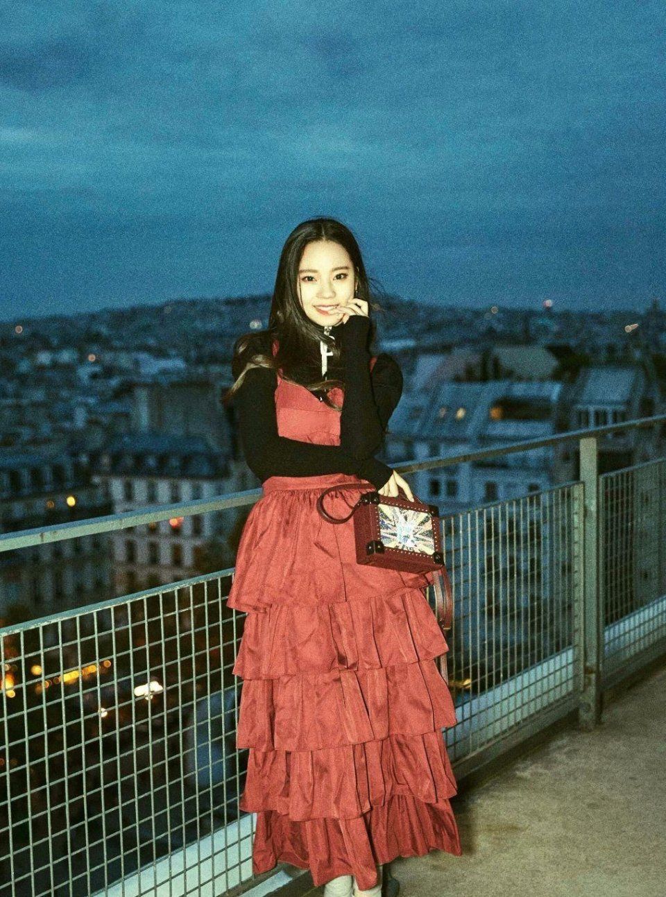 紫宁腿本来就短，还偏偏要穿这样一条裤子，网友:真喜欢折腾!