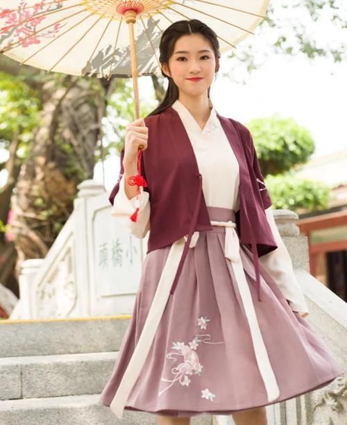  #汉服#穿汉服出街被骂，但汉元素不一样，这几套汉服男生看了都不舍