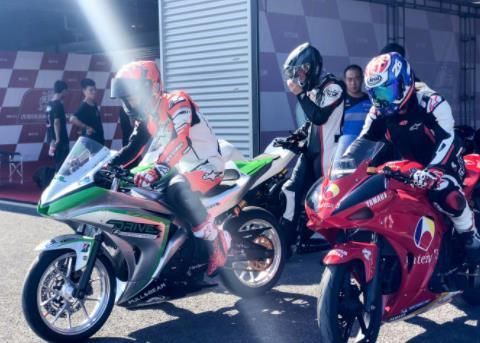 经纪人辟谣王一博恋上富二代，粉丝：呵呵，我们都见过哥哥女票！