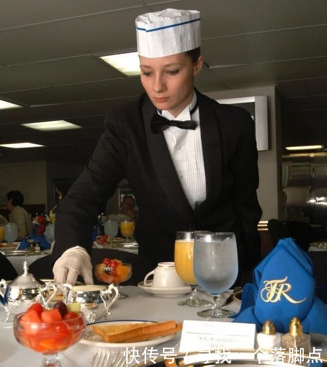 成毒@美航母成毒船,船员接二连三病倒,8人确诊新冠,越南或成背锅侠