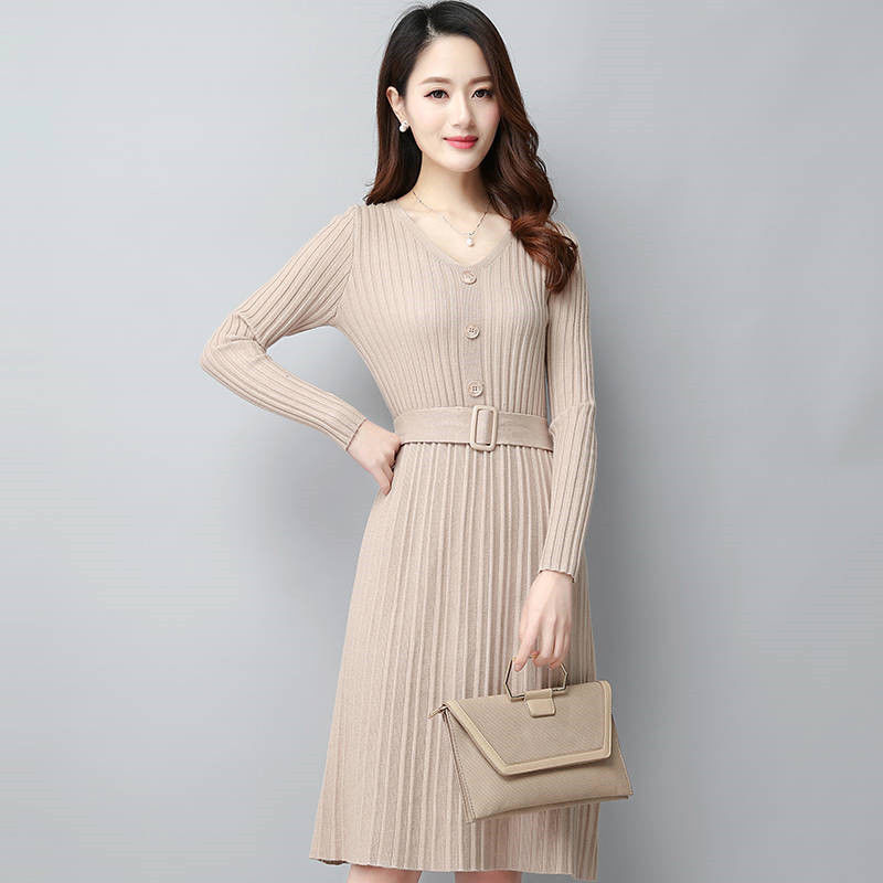 这么洋气的秋裙头次见，原来今年流行这么穿，确实美