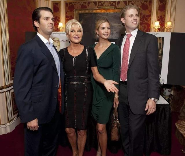  『男友』特朗普71岁原配好潇洒，穿豹纹大衣超霸气，挽着小23岁男友太甜了