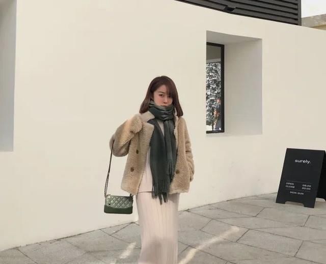  『链条腰带』春季适合小个子女生穿搭季节,这几种显高减龄穿搭示范,显大长腿