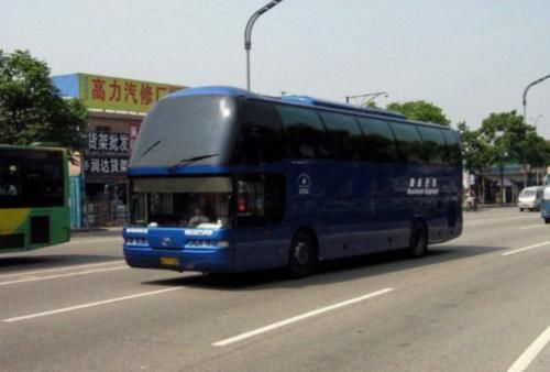  「大巴」为什么长途大巴司机从不进高速服务区吃饭？原来如此