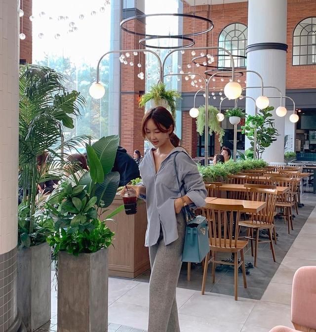 『气质』30岁熟女穿搭技巧,很有女人味,显白又减龄,每天都要美美哒