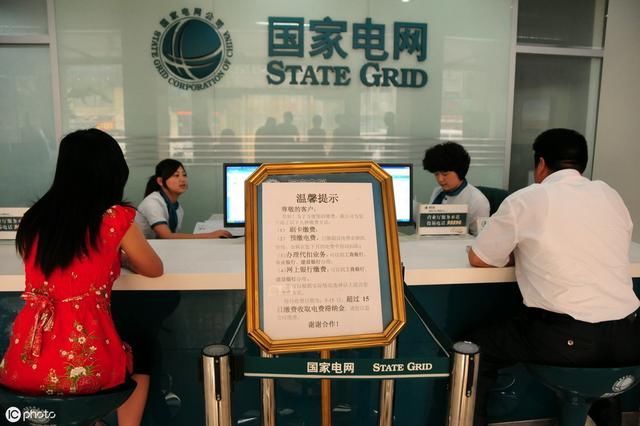 换上新电表，家庭电费增高了？老电工：插头一放，电费一直往下降