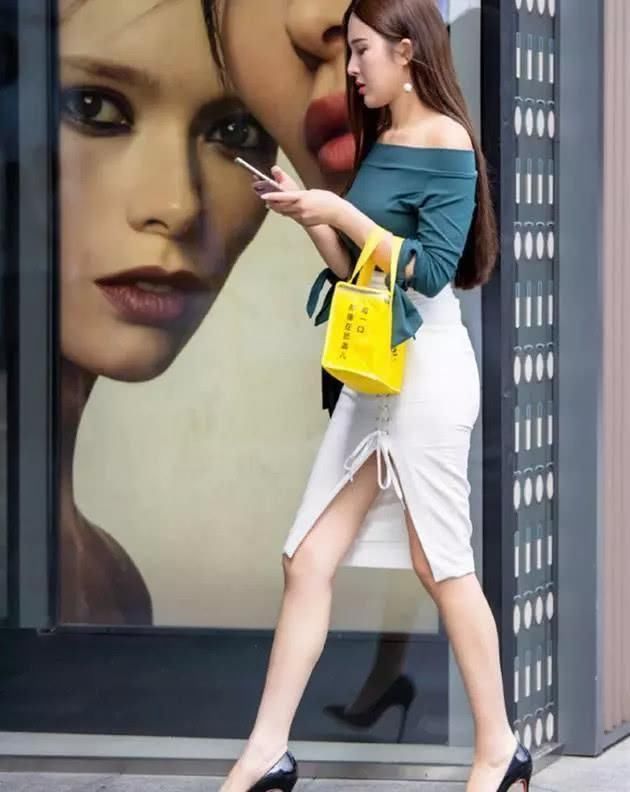 娱乐街拍:成熟的女人最有韵味 回头率百分百