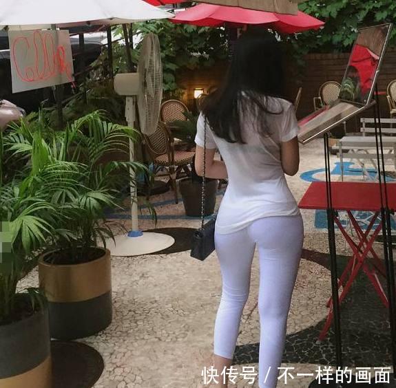 街拍：紧身裤小姐姐，让自己变得美丽动人，还能很好的瘦身！