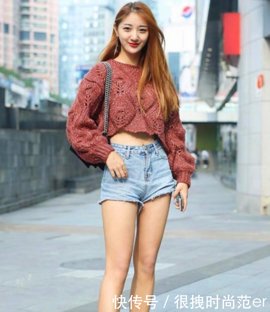 身材好的小姐姐，身穿紧身衣既精致，而且苗条的地方也是恰到好处