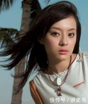 气质■奔四的女人别再留黑长直了,今年流行这4款卷发,显年轻又气质