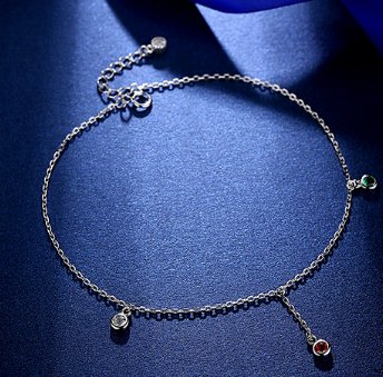 一条精致脚链，戴着更能衬托小女人气质，三寸金莲，显纤细玉足