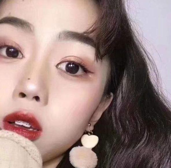 拥有|单眼皮女生想拥有“双眼皮”?每天睡前做这3步骤,变成大眼睛不是梦!