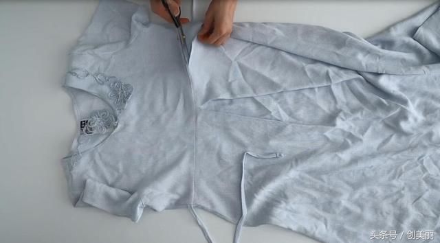 教你用旧裙子做一款仙气十足的上衣，过程简单，夏天买衣服钱省了