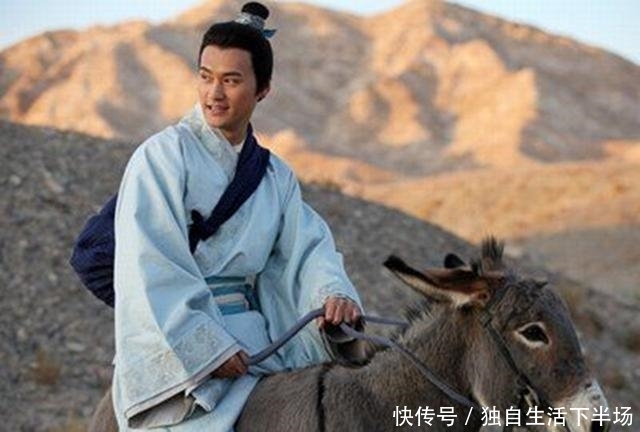 秀才进京赶考助黄鼠狼讨封，财富权利双丰收，却放下一切回乡务农
