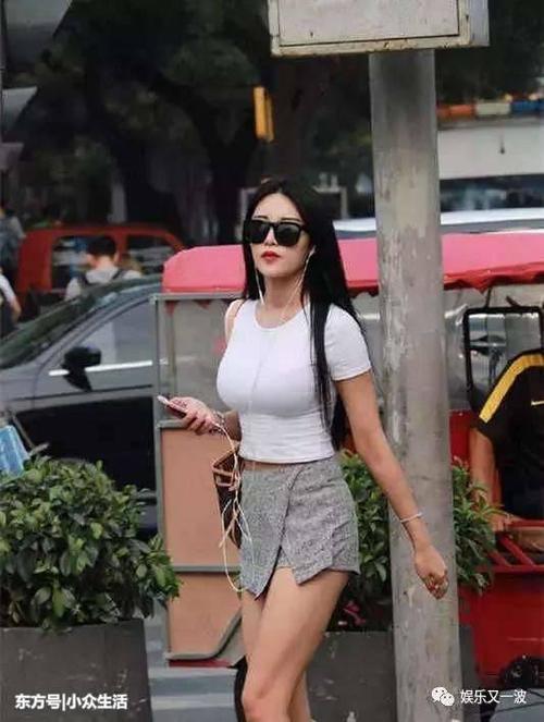 街拍：纹身小姐姐个个都优秀，你能驾驭吗?