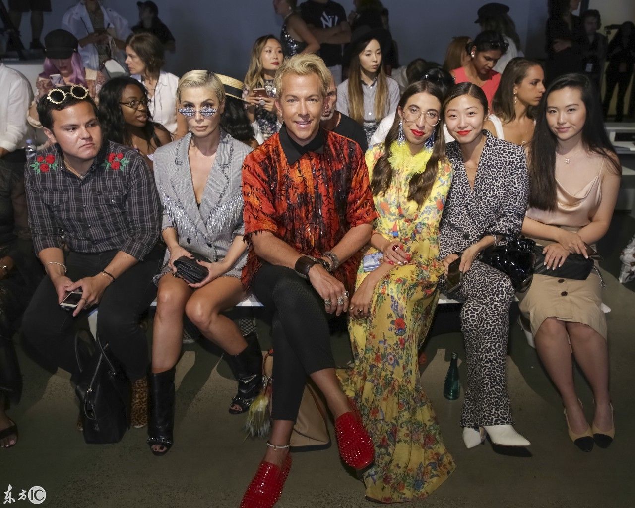 明星潮人在纽约时装周看秀，有一位中国女明星，也被邀请参加