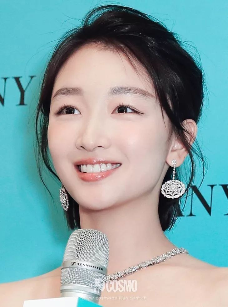 彩妆迷 | 衣橱中必有小黑裙，那么唇膏中的“小黑裙”是哪个色号?