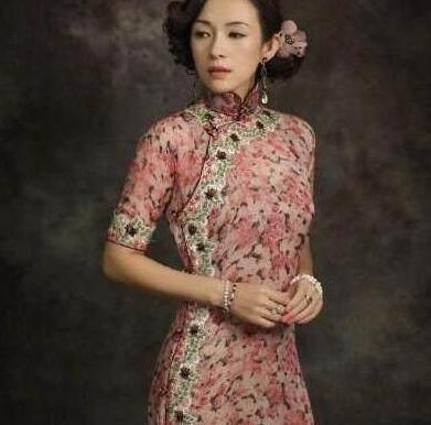 盘点女明星穿旗袍，张曼玉穿出古典感觉，而她却穿出了现代美