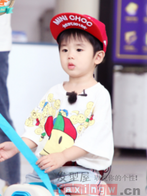 帅气小男孩短发发型 时尚发型变身小王子