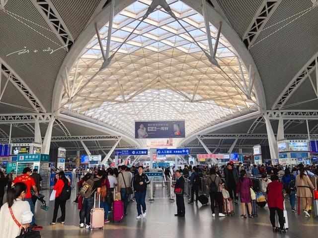  小时|飞机明明更快，为什么大家宁愿选择5小时的高铁而不坐飞机