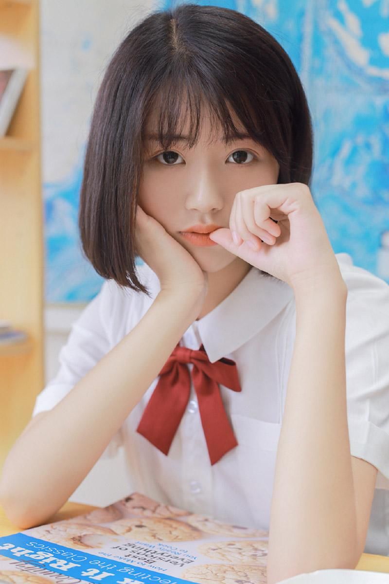 台北美女大学生制服短裙诱惑性感写真