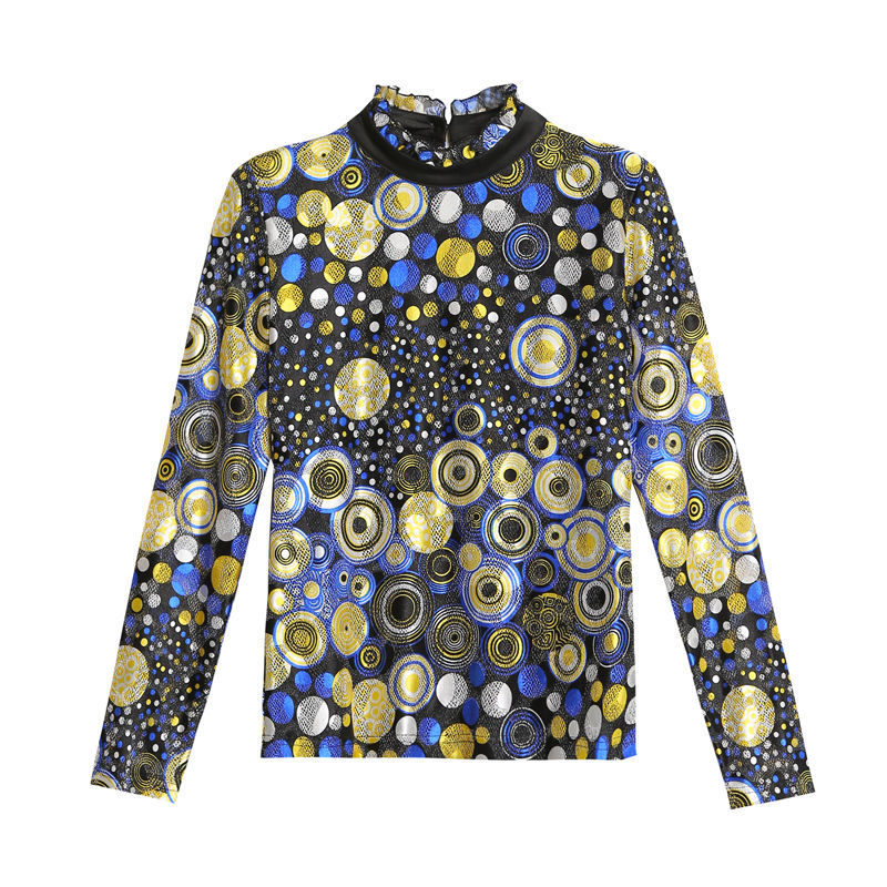 不得不说!53岁妈妈有眼光，穿了这款套装，秒变古典女神