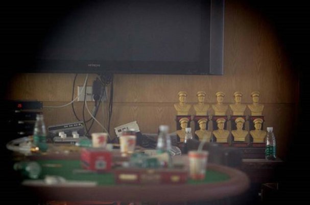 深圳黑帮大哥,凭借向华强狂赚2亿,因一特点纵