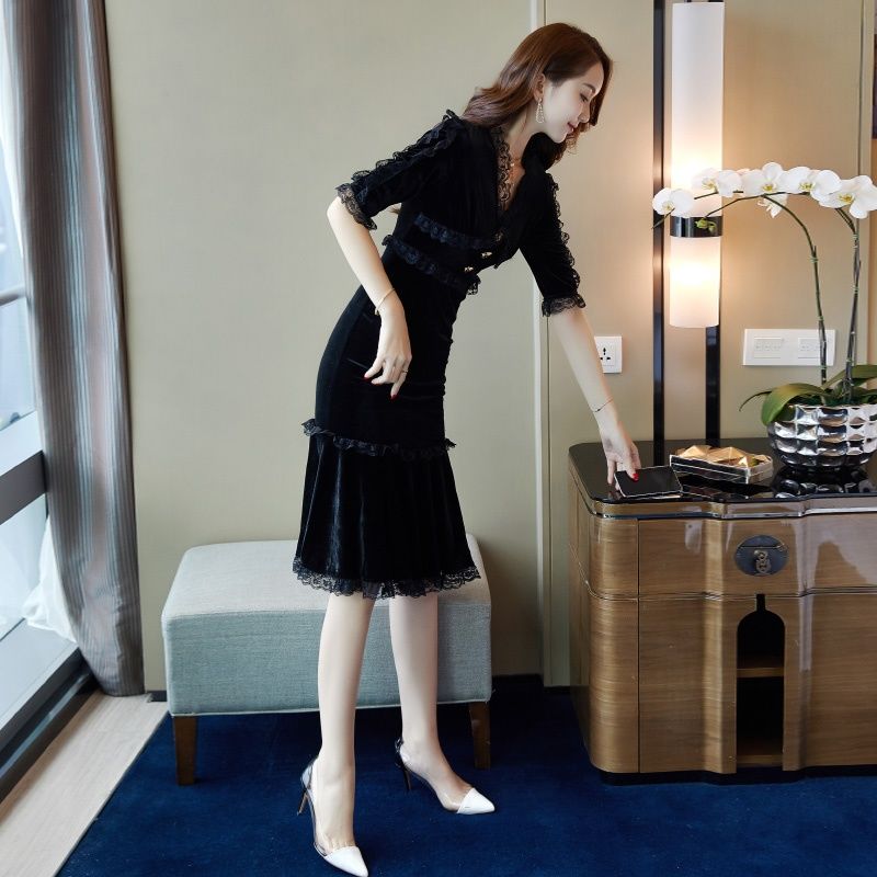 悄悄告诉你，今年大衣里面这样穿，上身满满女人味，穿3年不过时