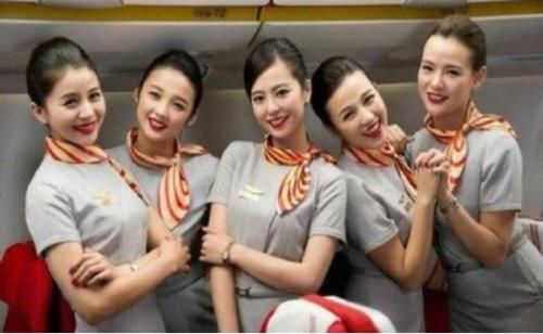 航班飞十多个小时，空姐在哪里睡觉呢？原来她们有个暗室