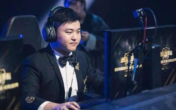 Uzi上《天天向上》蔡徐坤鞠躬Uzi回敬鞠躬,汪涵