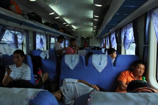 那些选择坐火车的人，为什么宁可饿肚子，也不愿吃火车上的盒饭？