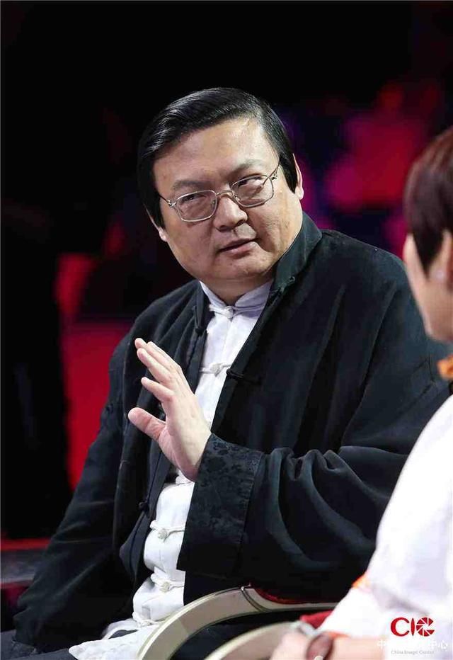 媒体报道老梁被封杀 老梁回应 智商欠费吧也不选选人