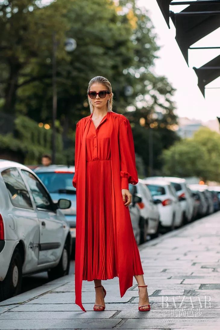 今年的秋冬流行色很吉利,还没到过年就要红火起来!