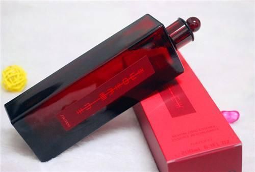 『皮肤』这些爽肤水美白巨补水, 用后皮肤水润柔软,每一款都是良心产品!