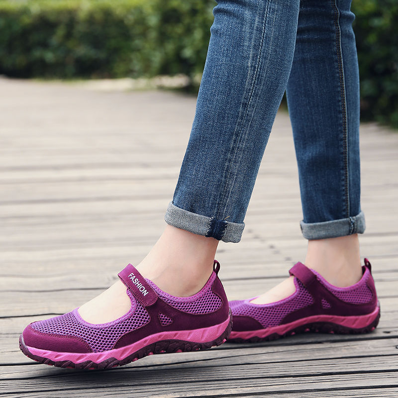 舒适轻巧气垫运动鞋，透气不湿脚，爱美女士日常休闲的伴侣