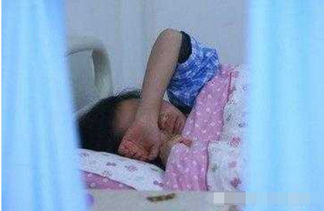 18岁少女替富豪代孕，家人痛骂其不要脸，真相让家人给她下跪道歉