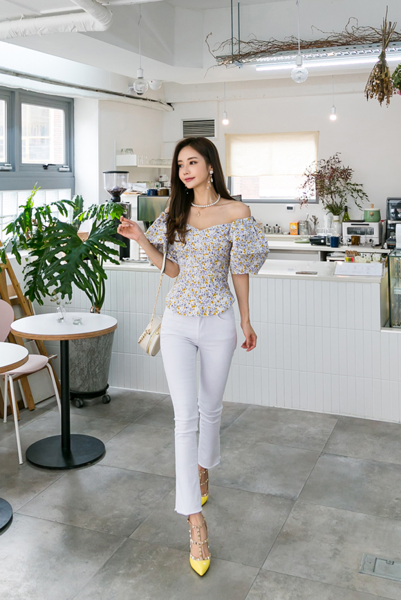 女神孙允珠,月牙夏葵小碎花冰点灯笼袖衫